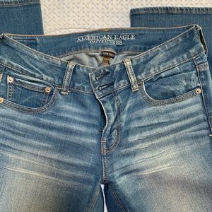 Women’s American Eagle size 10 artist super stretch jeans